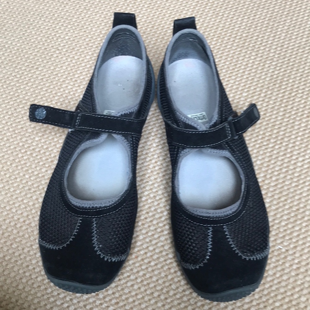 Women’s Merrell shoes